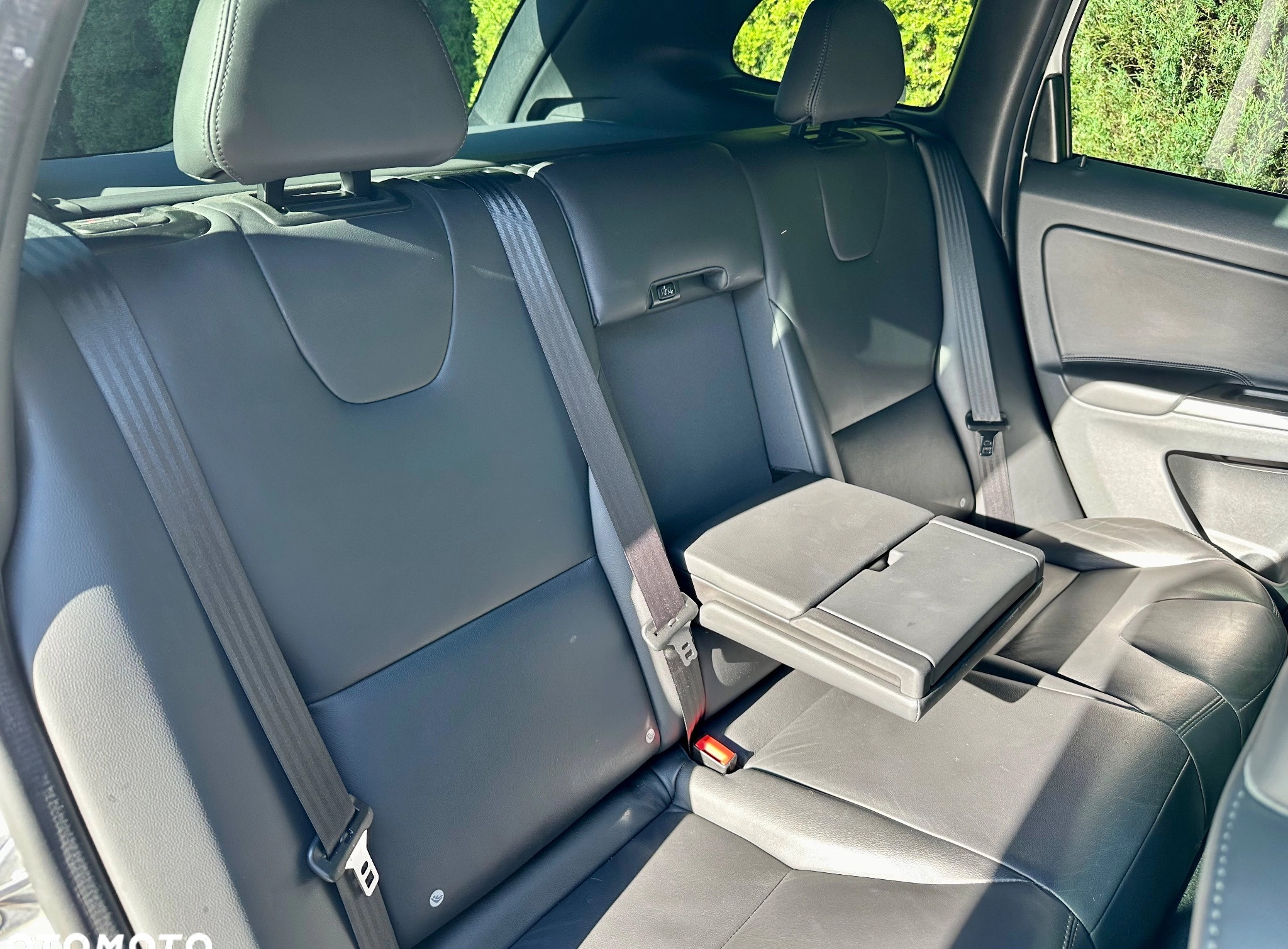 Volvo XC 60 cena 125000 przebieg: 159900, rok produkcji 2017 z Warszawa małe 497